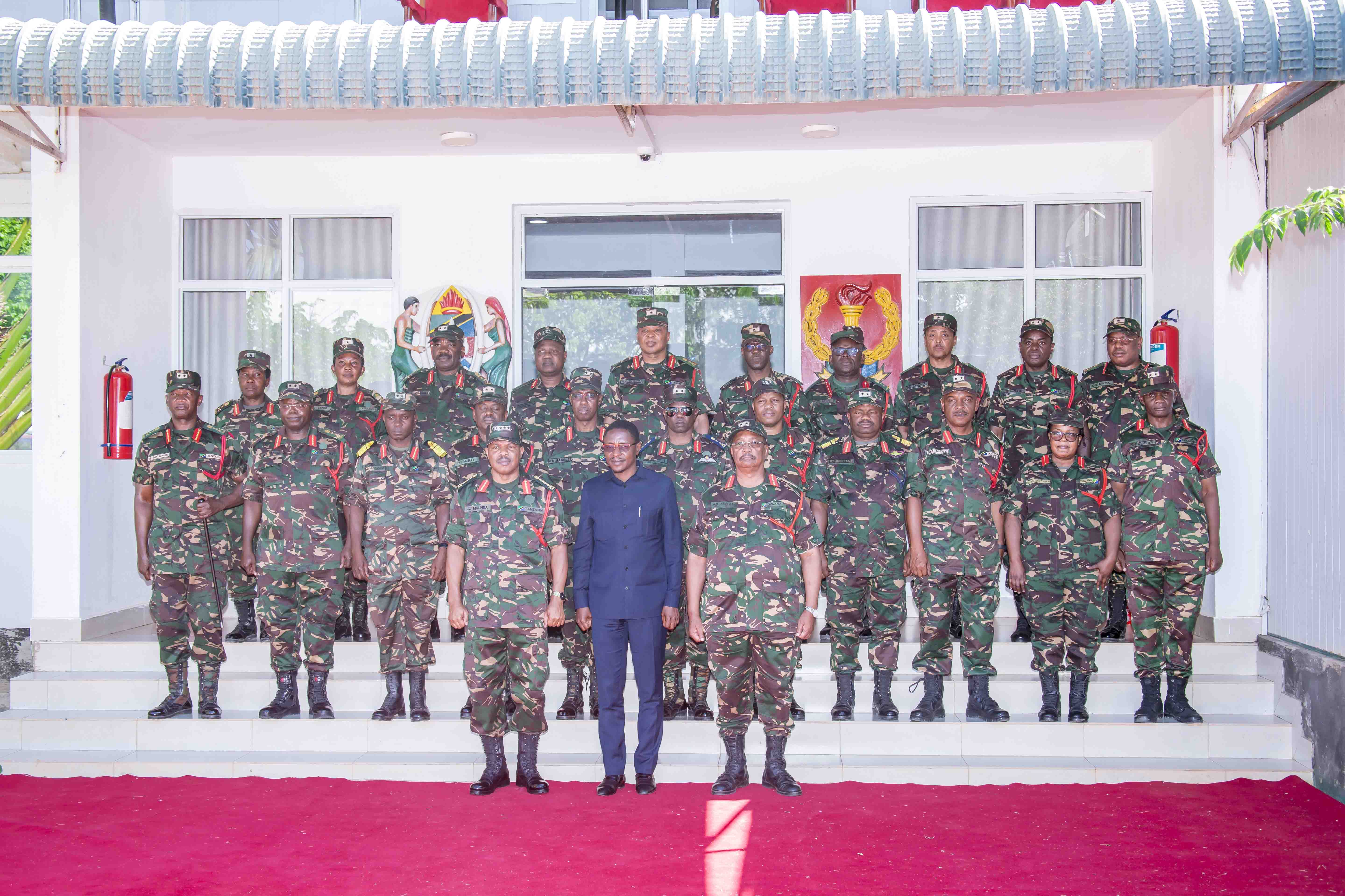 Dr Nyamsaho atembelea Makao Makuu ya Jeshi